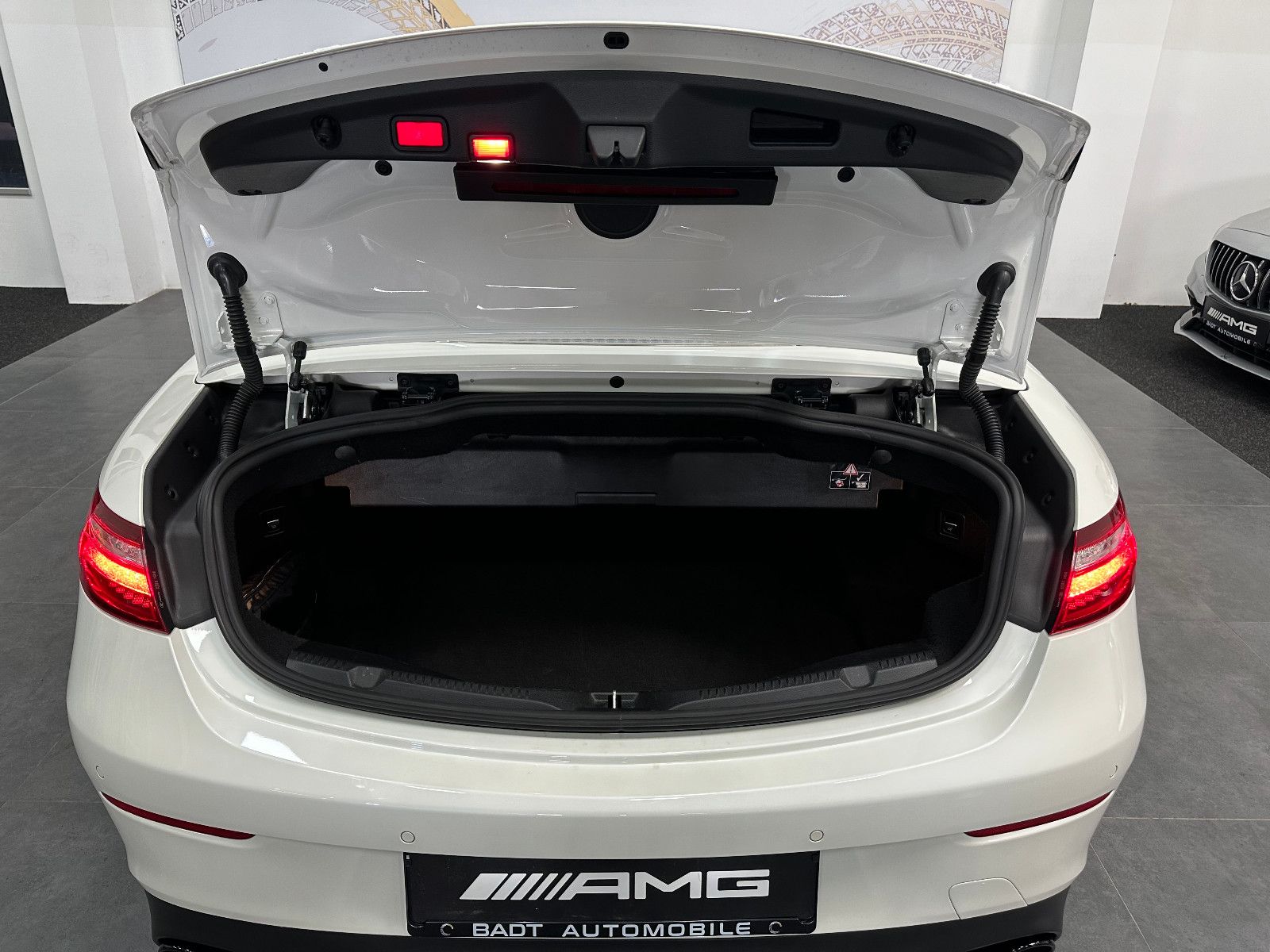 Fahrzeugabbildung Mercedes-Benz E 53 AMG Cabrio 4Matic 20"*HUD*360°*MEMO*BURMEST