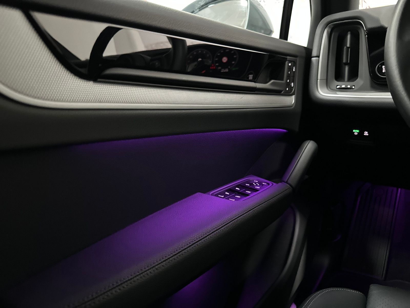 Fahrzeugabbildung Porsche Cayenne*BOSE*22"*APPROVED 2027*ACC*