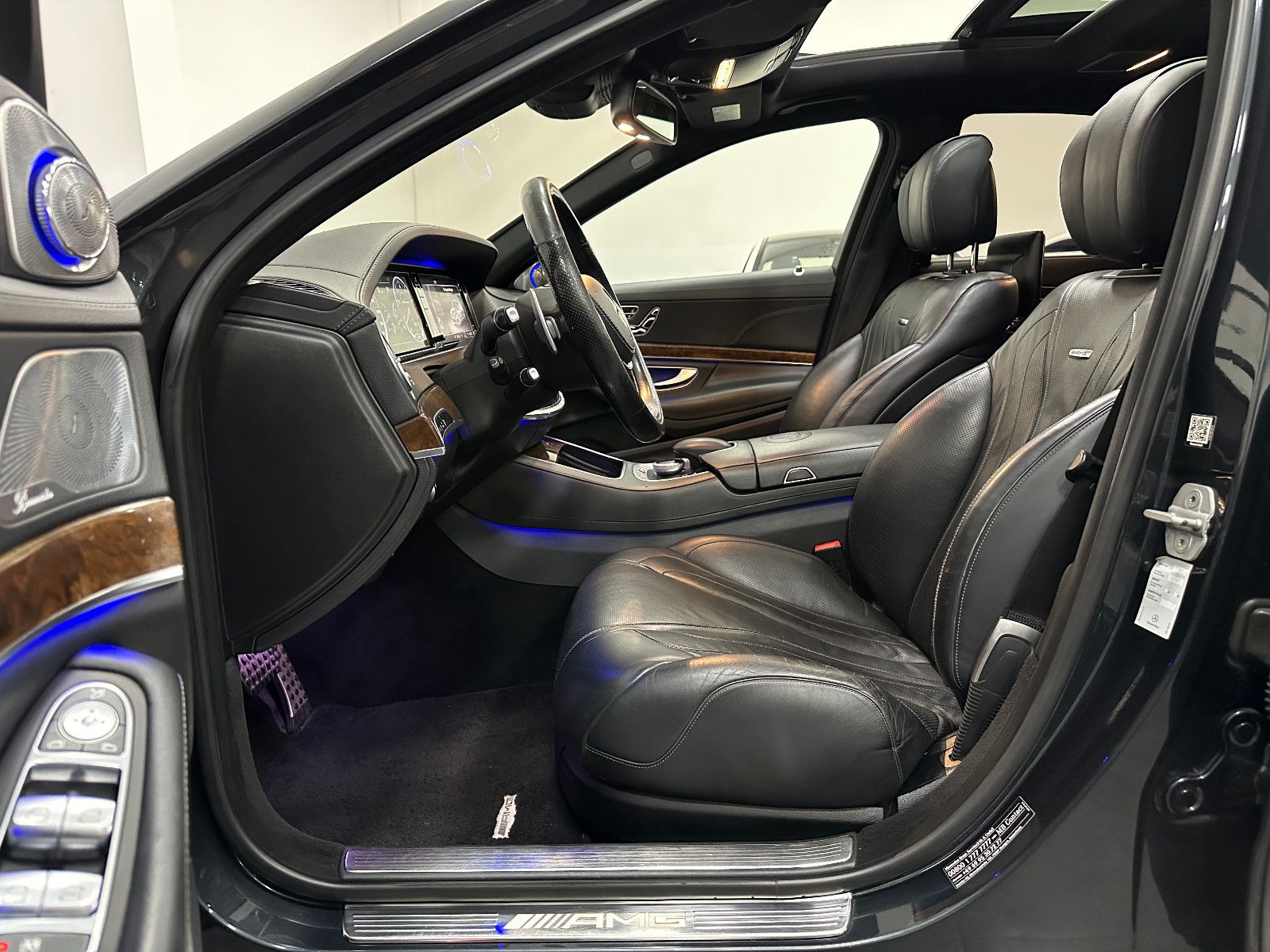 Fahrzeugabbildung Mercedes-Benz S 63 AMG L *FOND ENTERTAINMENT*4 SITZER*PANO