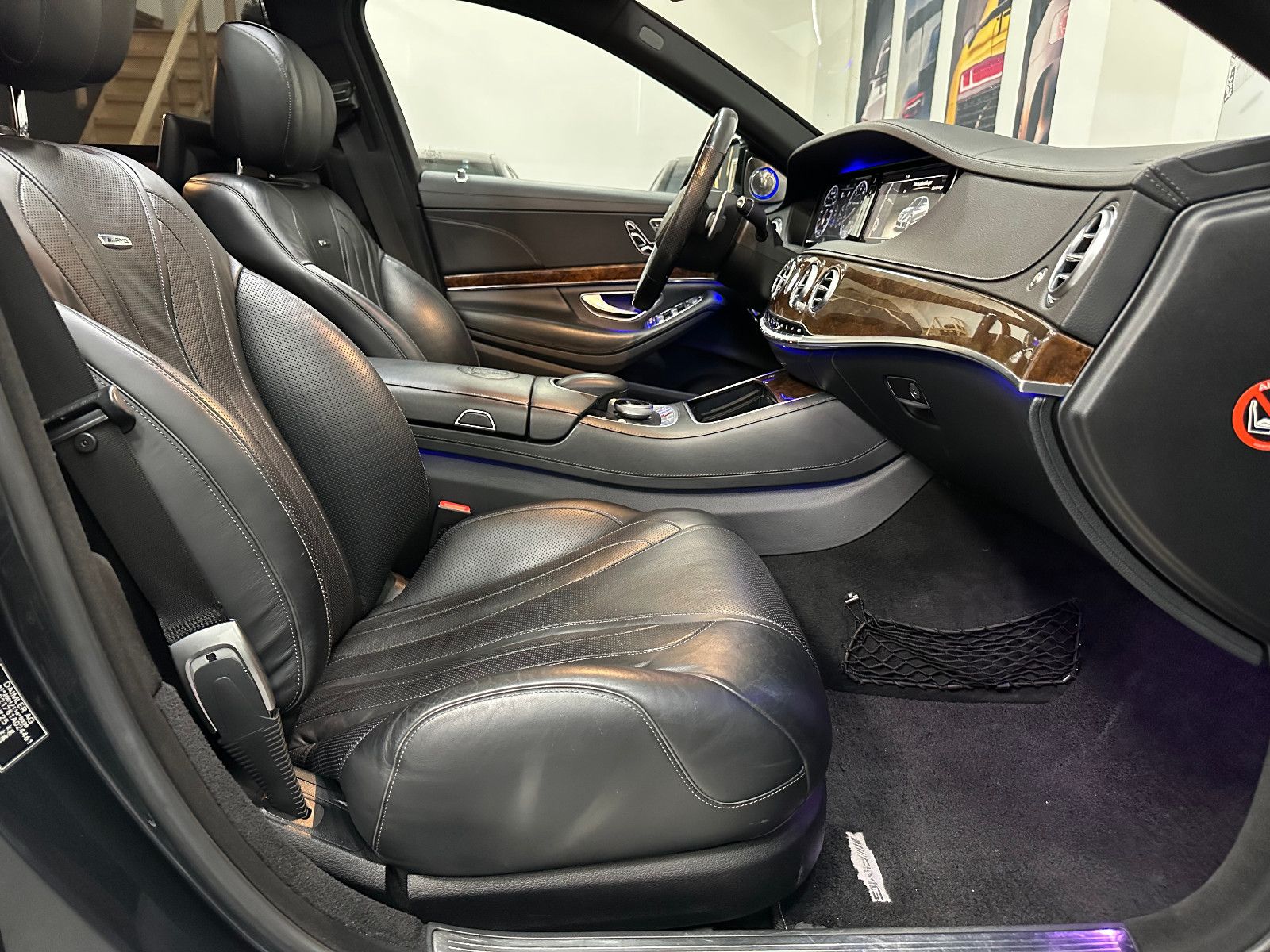 Fahrzeugabbildung Mercedes-Benz S 63 AMG L *FOND ENTERTAINMENT*4 SITZER*PANO