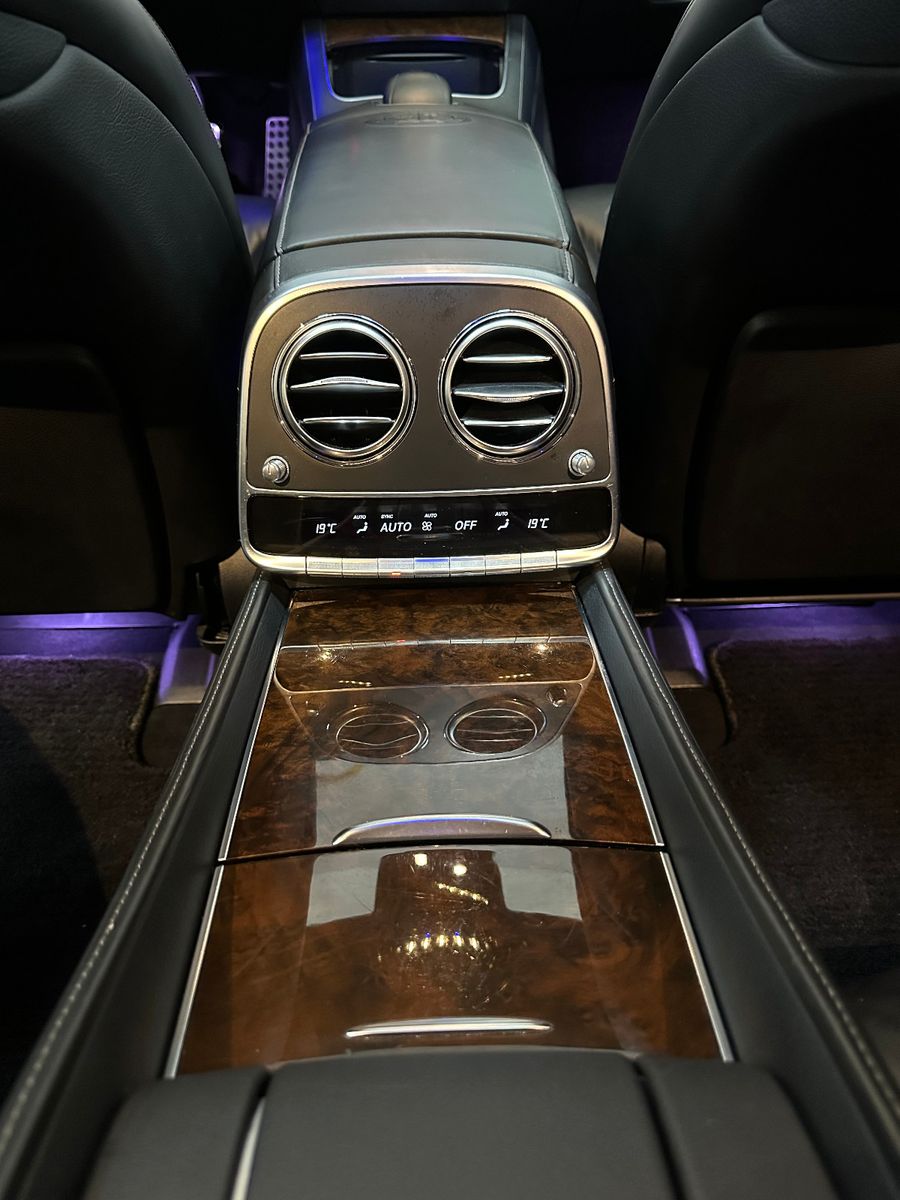 Fahrzeugabbildung Mercedes-Benz S 63 AMG L *FOND ENTERTAINMENT*4 SITZER*PANO