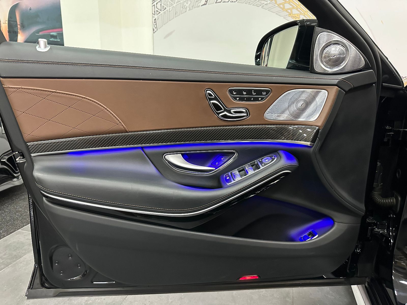 Fahrzeugabbildung Mercedes-Benz S 63 AMG 4Matic+ L*KERAMIK*VOLL*CARBON*PANO*PPF*