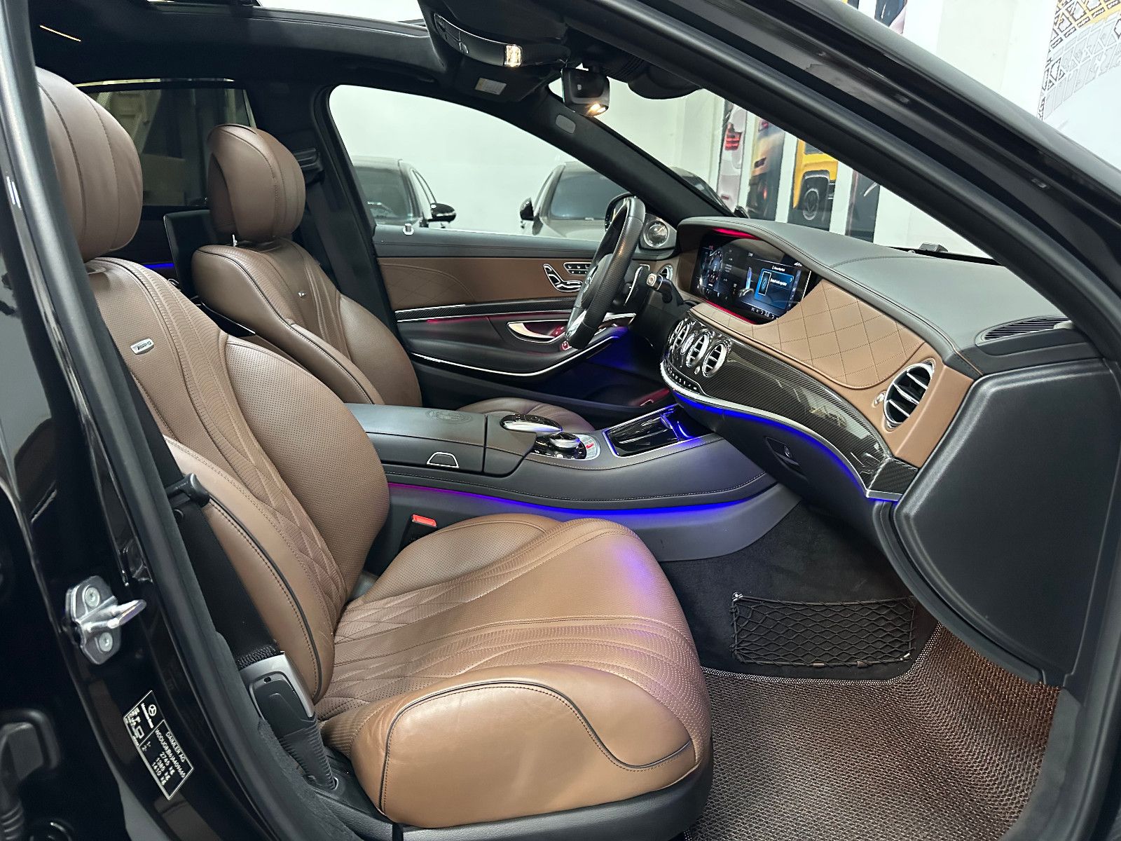 Fahrzeugabbildung Mercedes-Benz S 63 AMG 4Matic+ L*KERAMIK*VOLL*CARBON*PANO*PPF*
