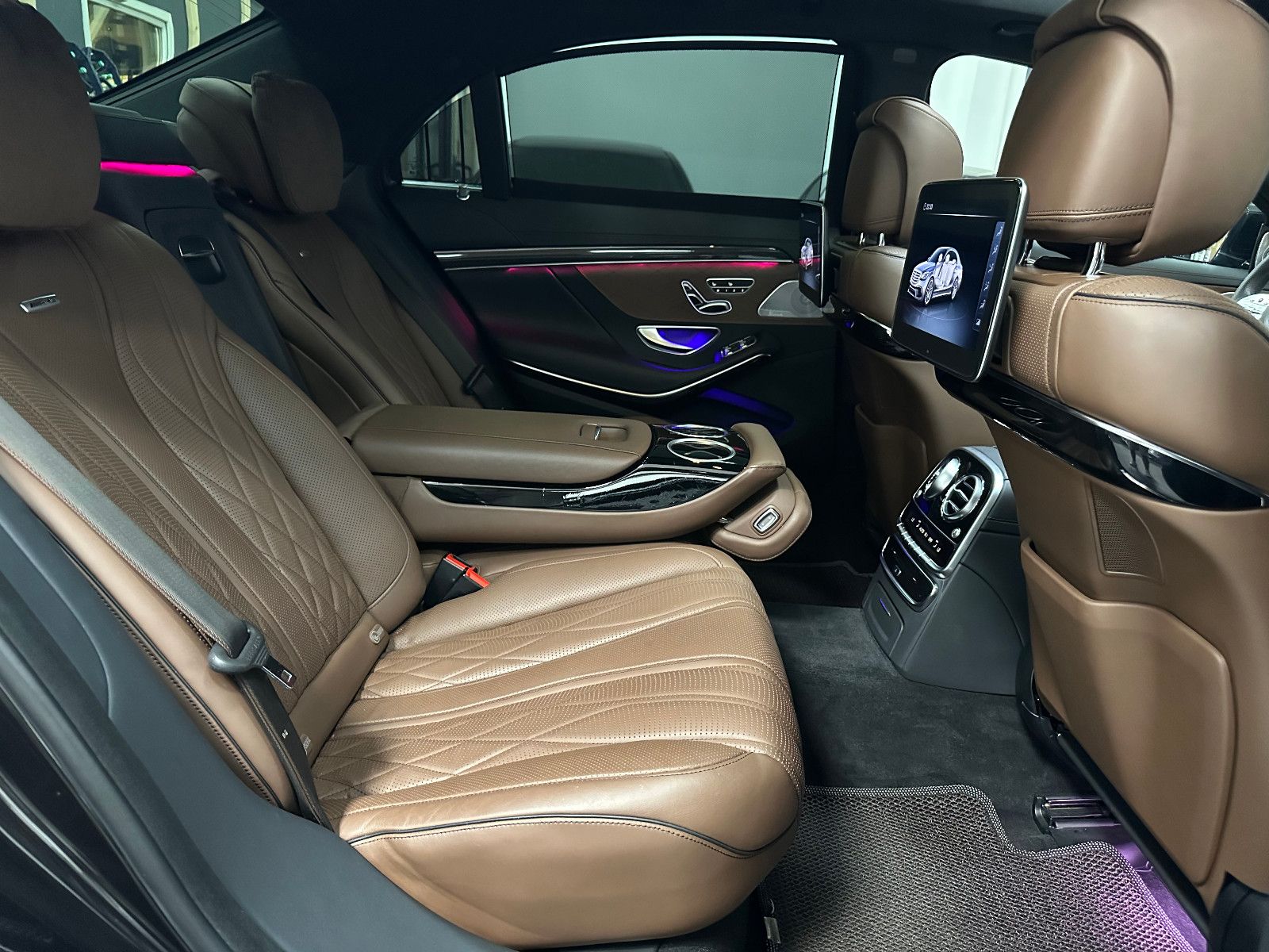 Fahrzeugabbildung Mercedes-Benz S 63 AMG 4Matic+ L*KERAMIK*VOLL*CARBON*PANO*PPF*