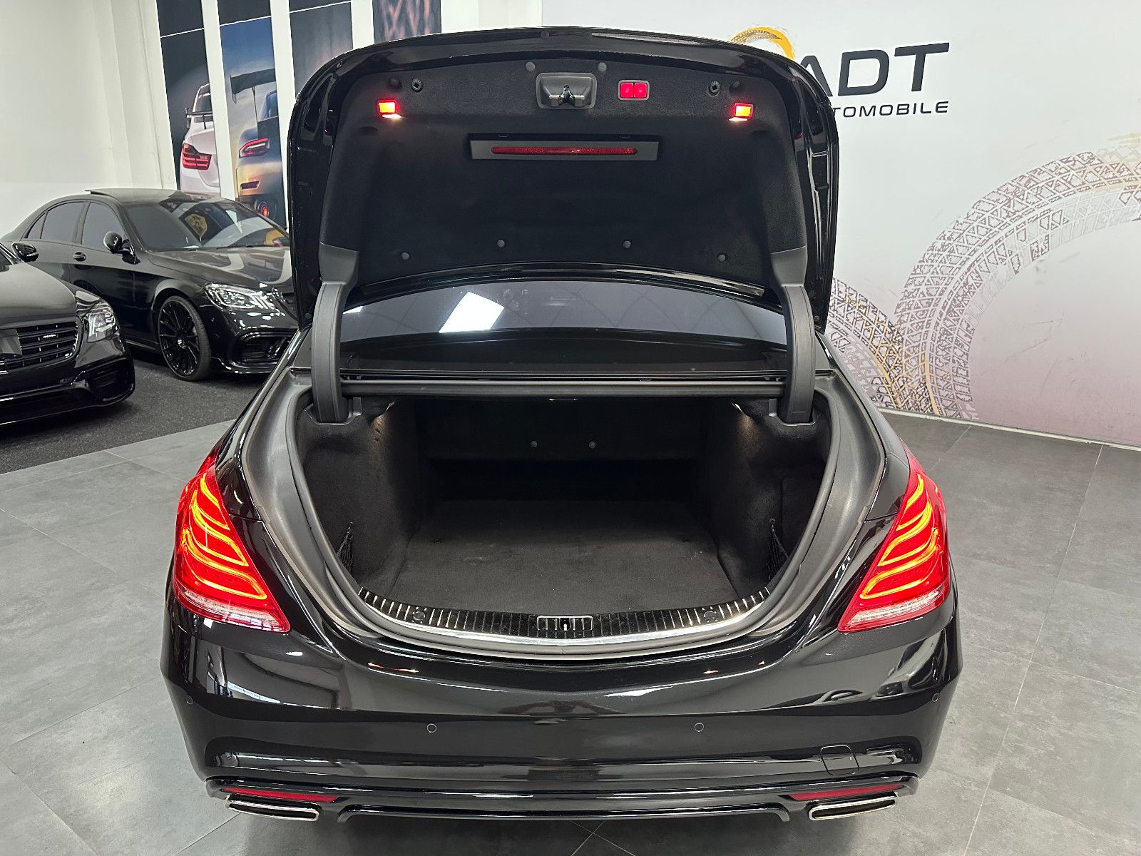 Fahrzeugabbildung Mercedes-Benz S 500 Lang *TV*HUD*4xMassage*PANO*AMG LINE*360°"
