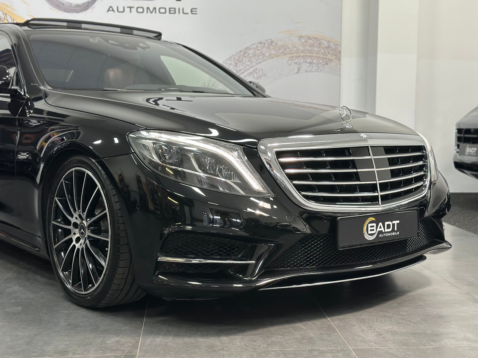 Fahrzeugabbildung Mercedes-Benz S 500 Lang *TV*HUD*4xMassage*PANO*AMG LINE*360°"