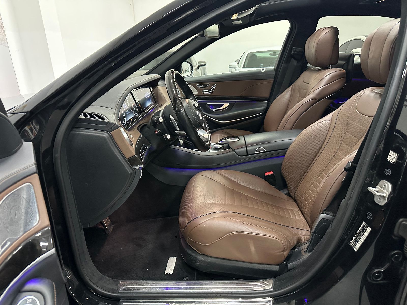 Fahrzeugabbildung Mercedes-Benz S 500 Lang *TV*HUD*4xMassage*PANO*AMG LINE*360°"