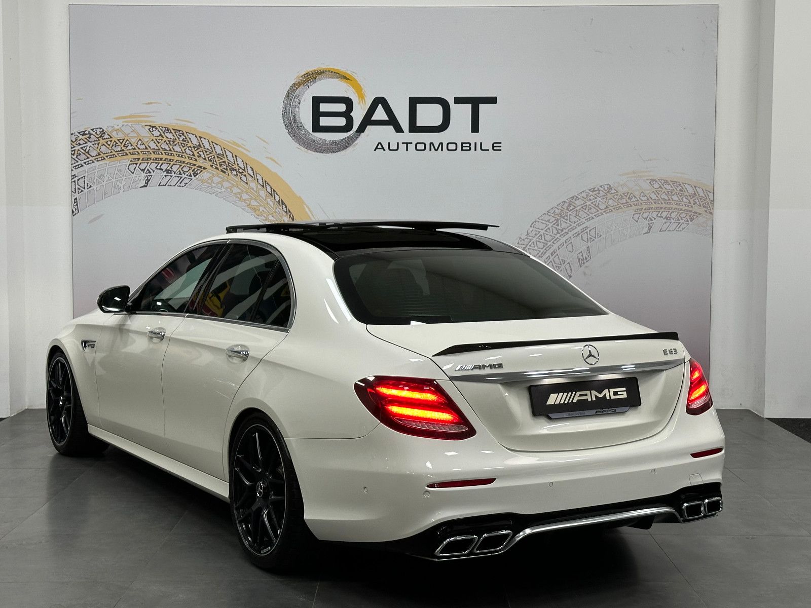 Fahrzeugabbildung Mercedes-Benz E 63 AMG 4Matic+ *3D BURMESTER*CARBON*VOLL*