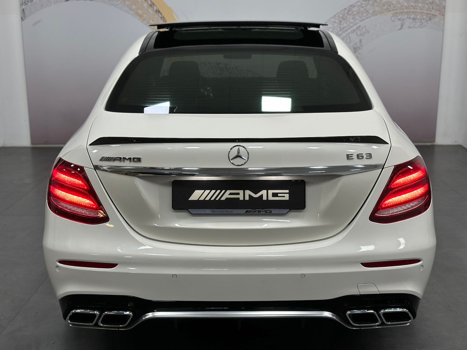 Fahrzeugabbildung Mercedes-Benz E 63 AMG 4Matic+ *3D BURMESTER*CARBON*VOLL*