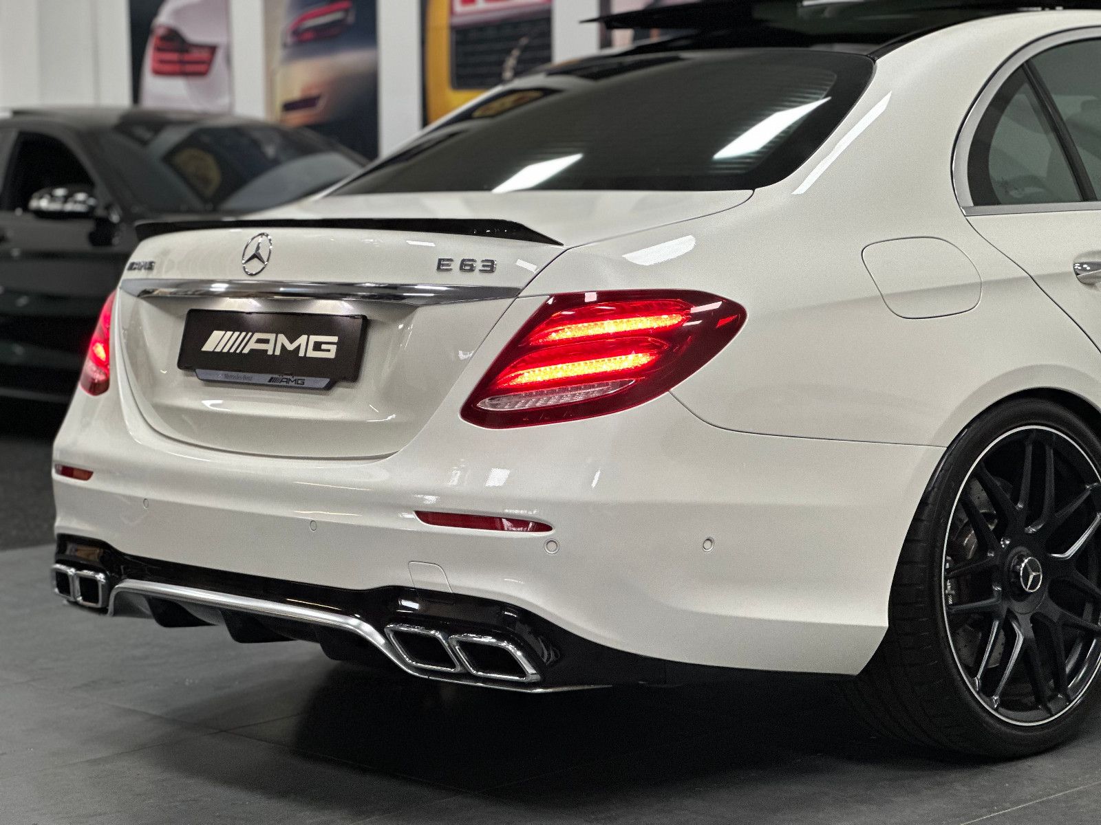 Fahrzeugabbildung Mercedes-Benz E 63 AMG 4Matic+ *3D BURMESTER*CARBON*VOLL*