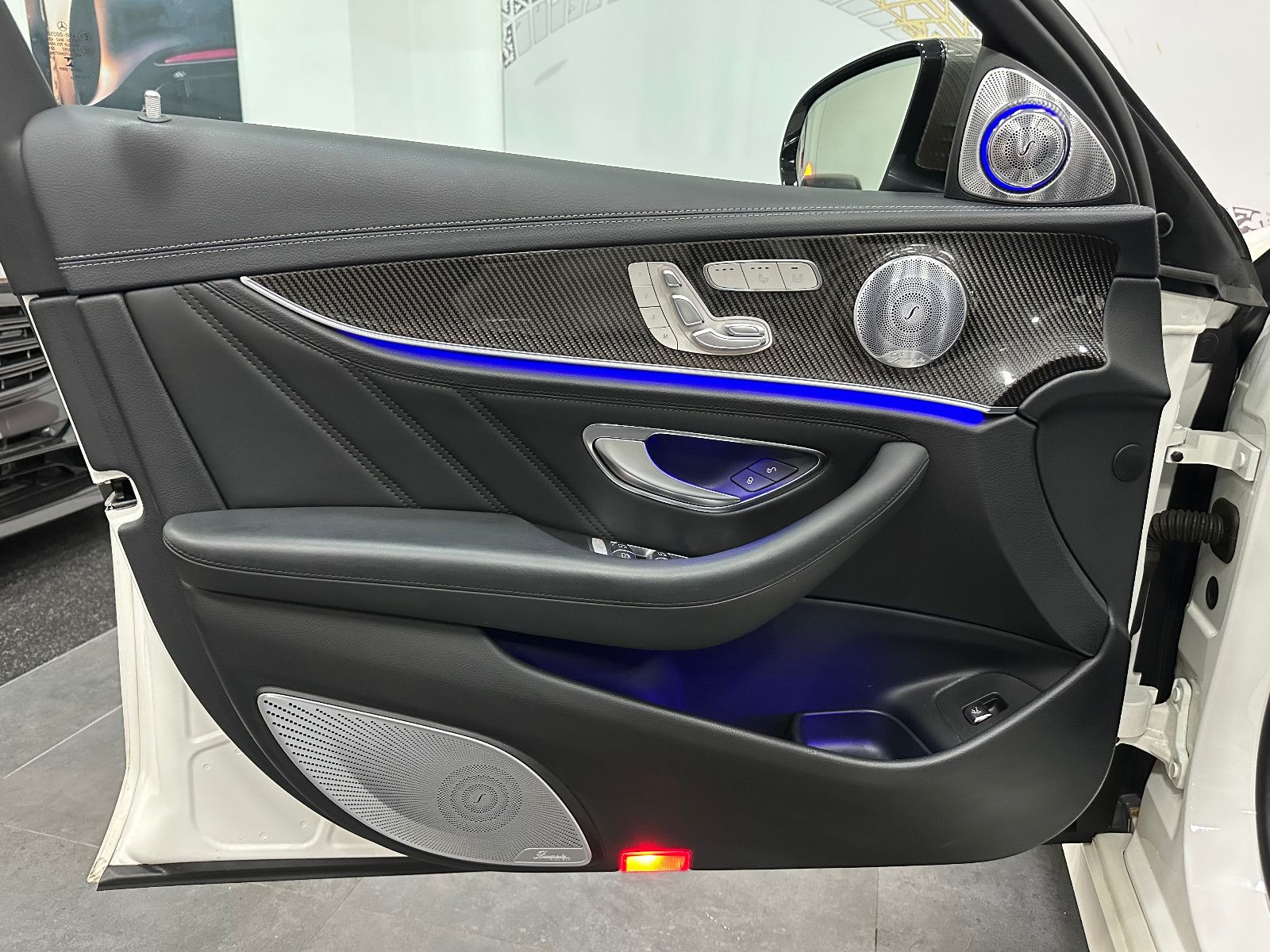 Fahrzeugabbildung Mercedes-Benz E 63 AMG 4Matic+ *3D BURMESTER*CARBON*VOLL*