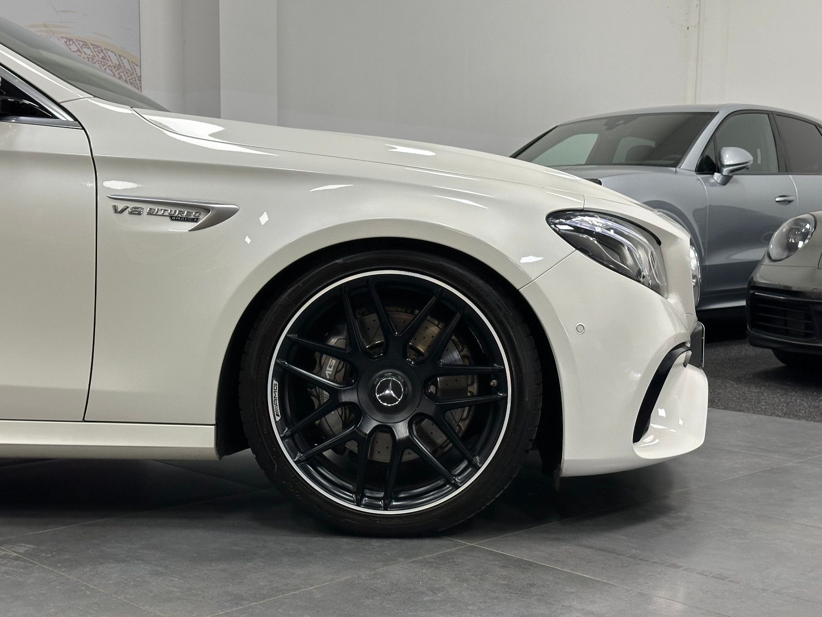 Fahrzeugabbildung Mercedes-Benz E 63 AMG 4Matic+ *3D BURMESTER*CARBON*VOLL*