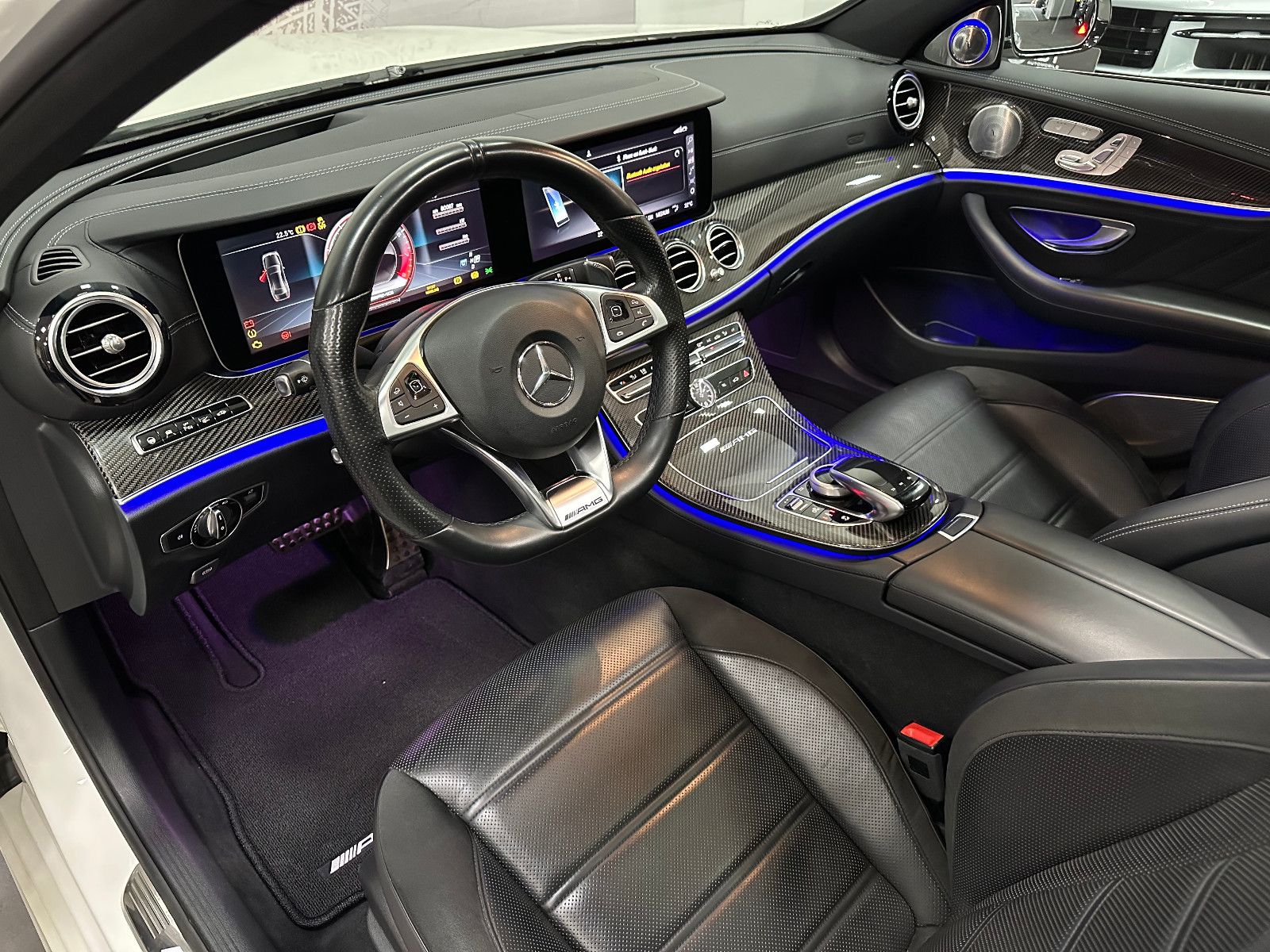 Fahrzeugabbildung Mercedes-Benz E 63 AMG 4Matic+ *3D BURMESTER*CARBON*VOLL*