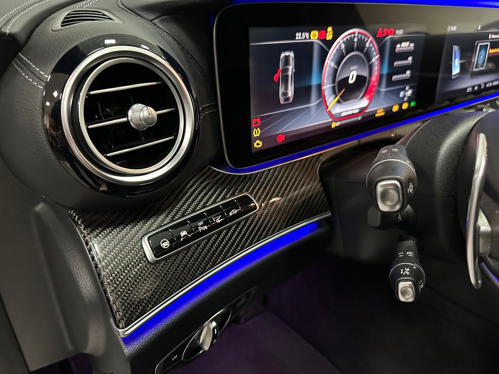 Fahrzeugabbildung Mercedes-Benz E 63 AMG 4Matic+ *3D BURMESTER*CARBON*VOLL*