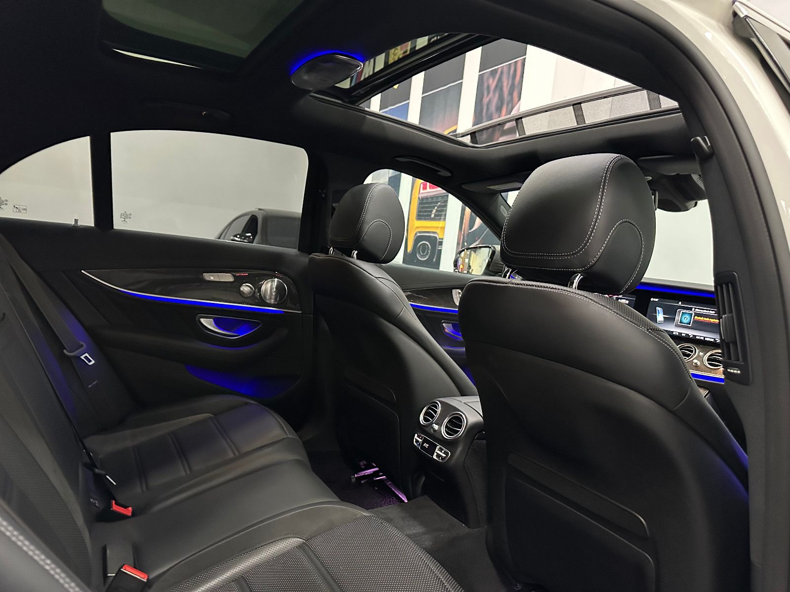 Fahrzeugabbildung Mercedes-Benz E 63 AMG 4Matic+ *3D BURMESTER*CARBON*VOLL*