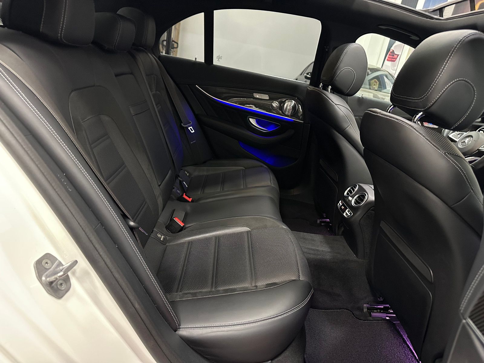 Fahrzeugabbildung Mercedes-Benz E 63 AMG 4Matic+ *3D BURMESTER*CARBON*VOLL*