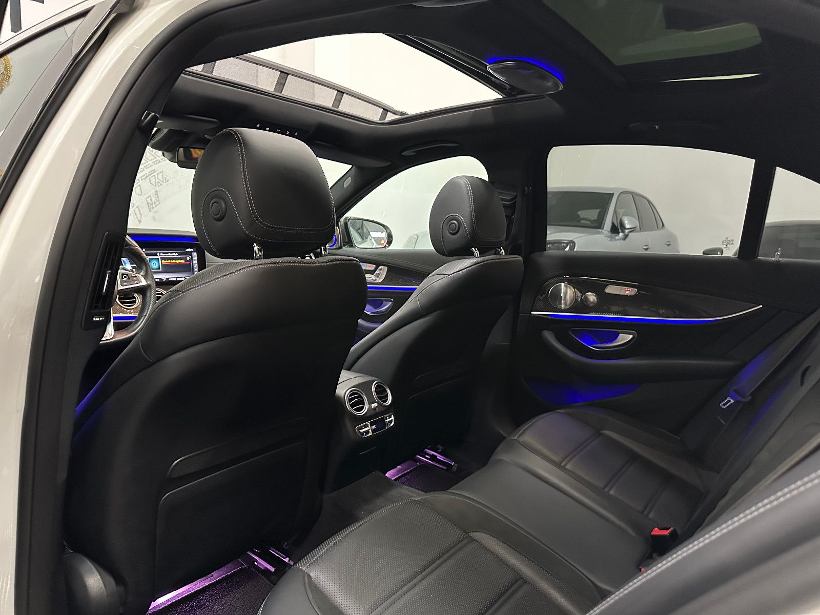 Fahrzeugabbildung Mercedes-Benz E 63 AMG 4Matic+ *3D BURMESTER*CARBON*VOLL*
