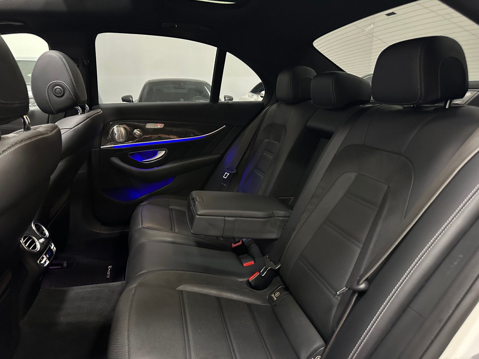 Fahrzeugabbildung Mercedes-Benz E 63 AMG 4Matic+ *3D BURMESTER*CARBON*VOLL*