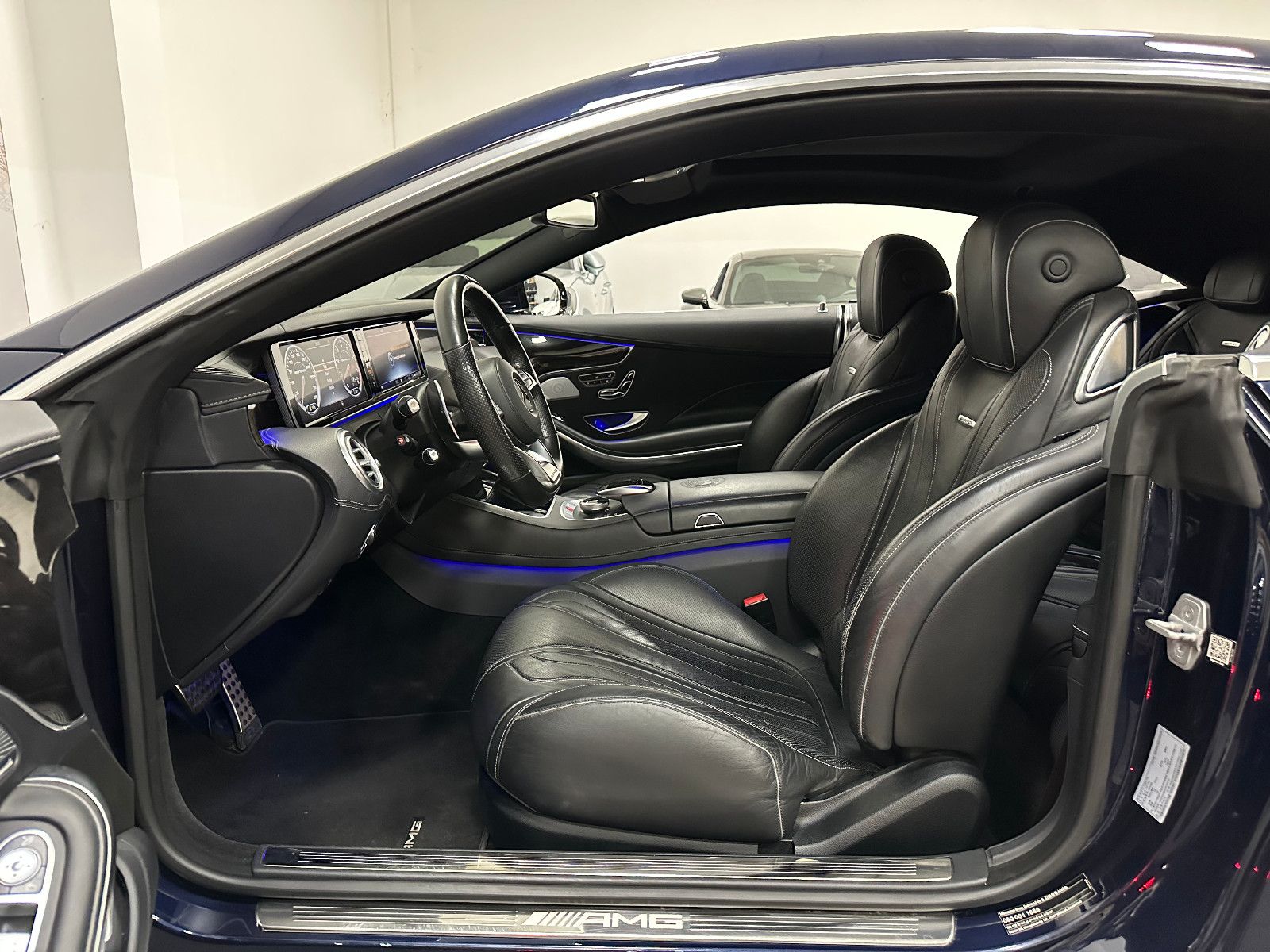 Fahrzeugabbildung Mercedes-Benz S 63 AMG 4Matic Coupe/22Zoll/360°/BREMSEN NEU/