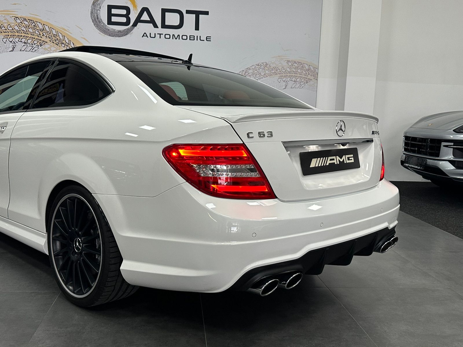 Fahrzeugabbildung Mercedes-Benz C 63 AMG Coupe*PANO*H&K*19"*BREMSE NEU*