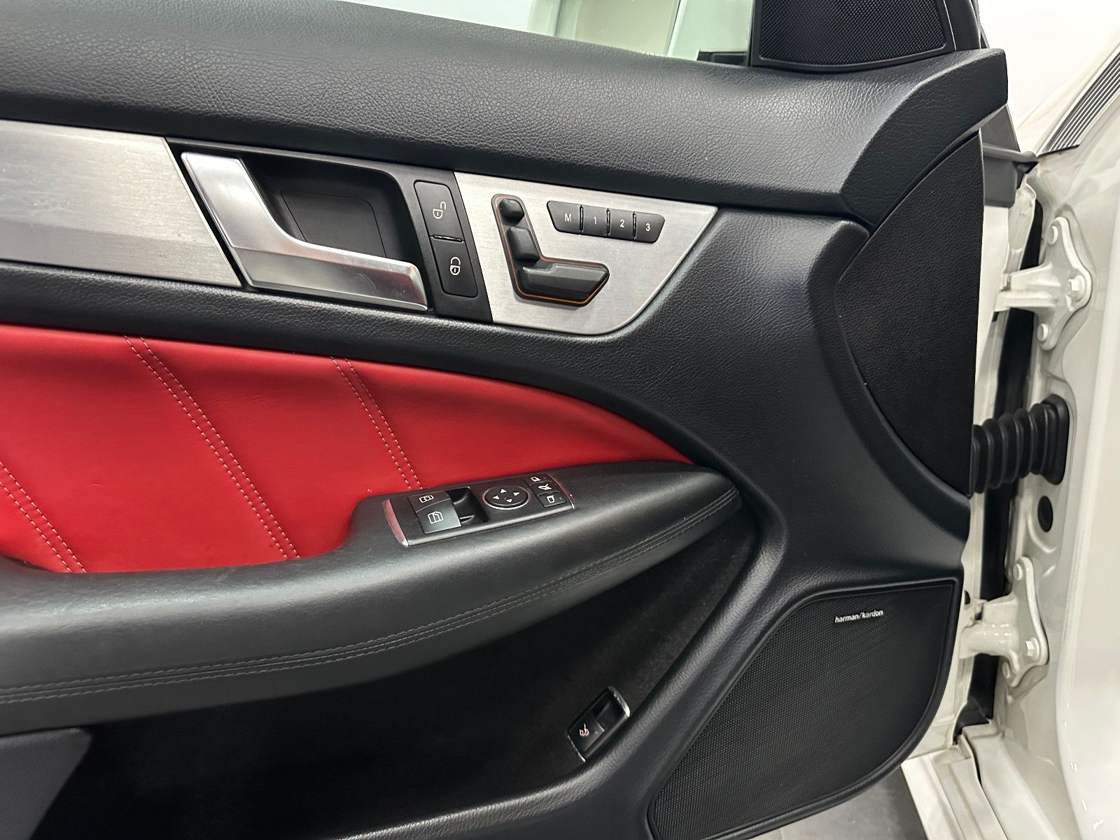 Fahrzeugabbildung Mercedes-Benz C 63 AMG Coupe*PANO*H&K*19"*BREMSE NEU*
