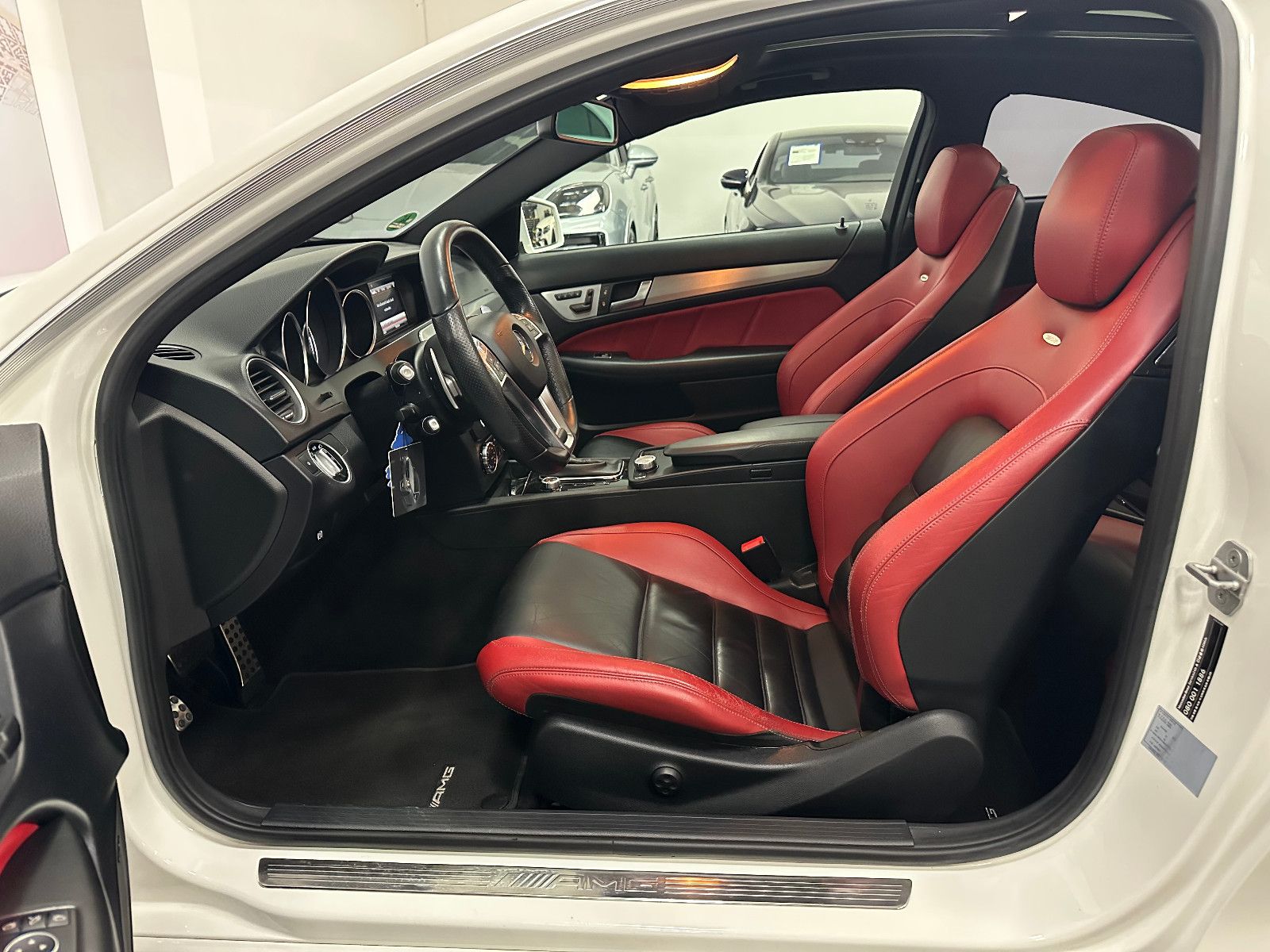 Fahrzeugabbildung Mercedes-Benz C 63 AMG Coupe*PANO*H&K*19"*BREMSE NEU*