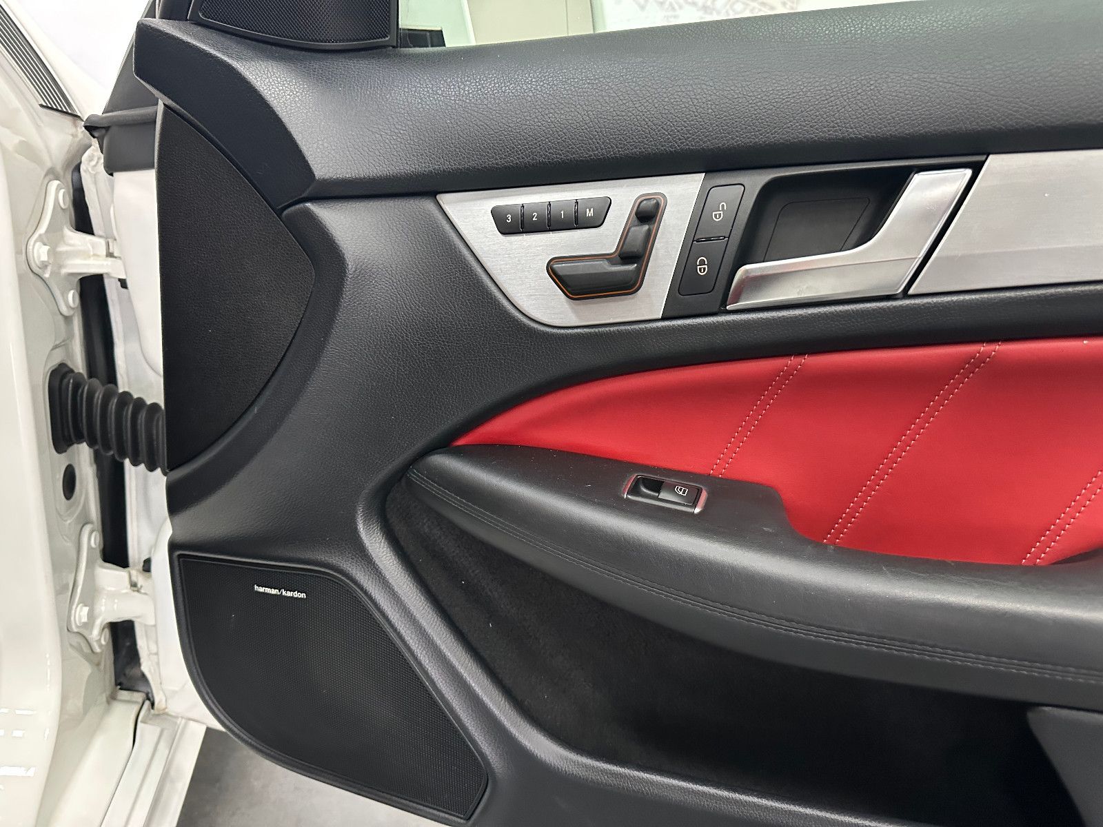 Fahrzeugabbildung Mercedes-Benz C 63 AMG Coupe*PANO*H&K*19"*BREMSE NEU*