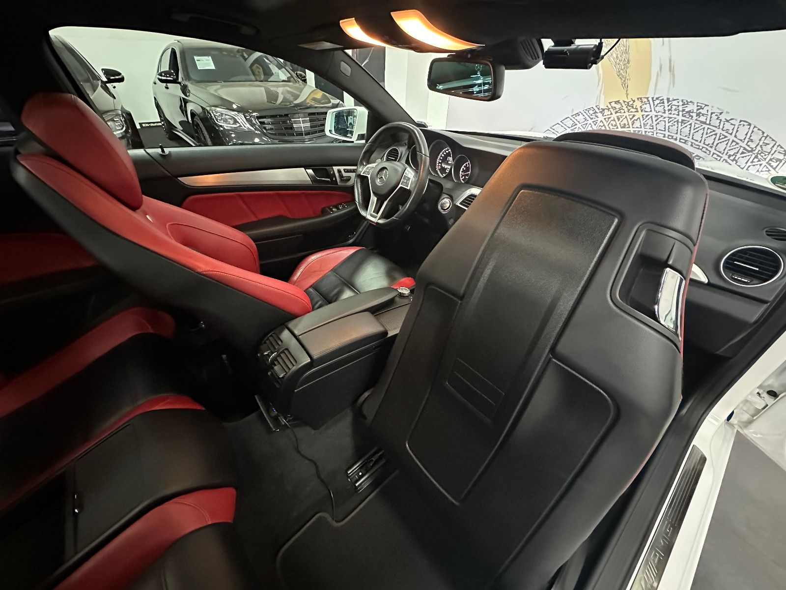 Fahrzeugabbildung Mercedes-Benz C 63 AMG Coupe*PANO*H&K*19"*BREMSE NEU*