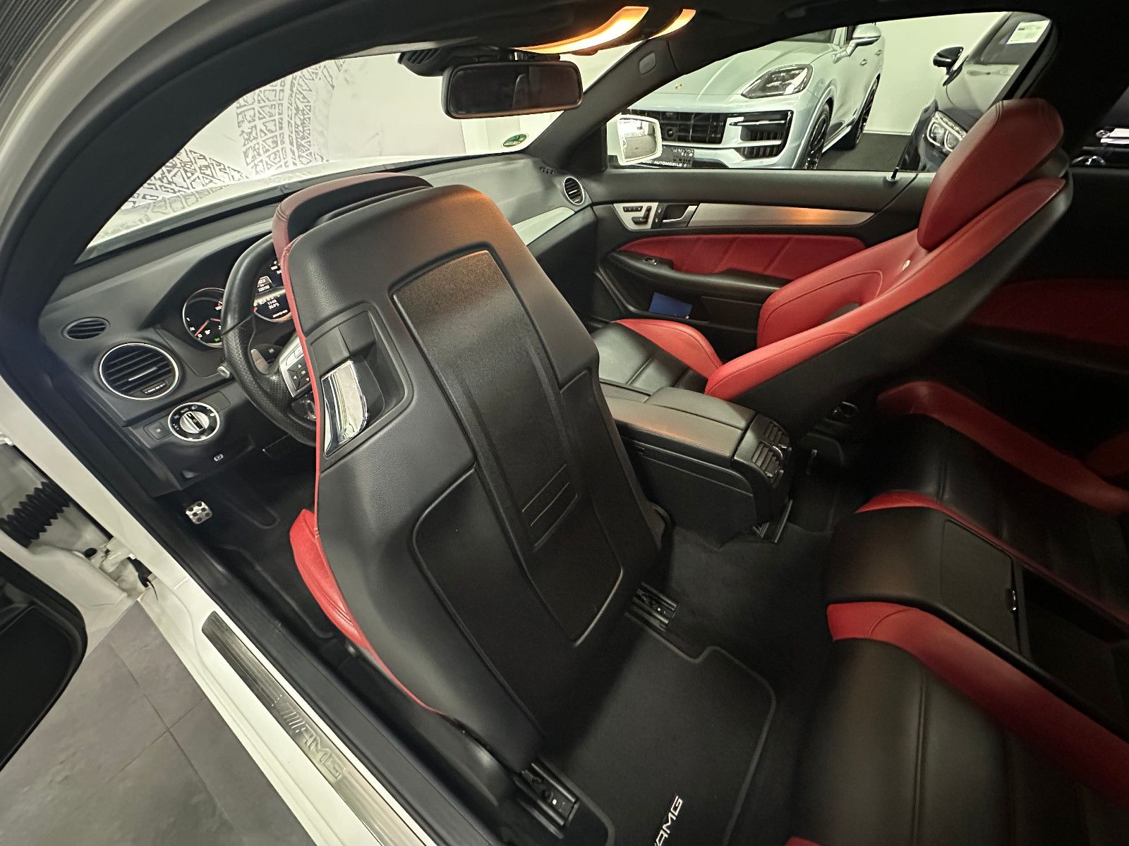 Fahrzeugabbildung Mercedes-Benz C 63 AMG Coupe*PANO*H&K*19"*BREMSE NEU*
