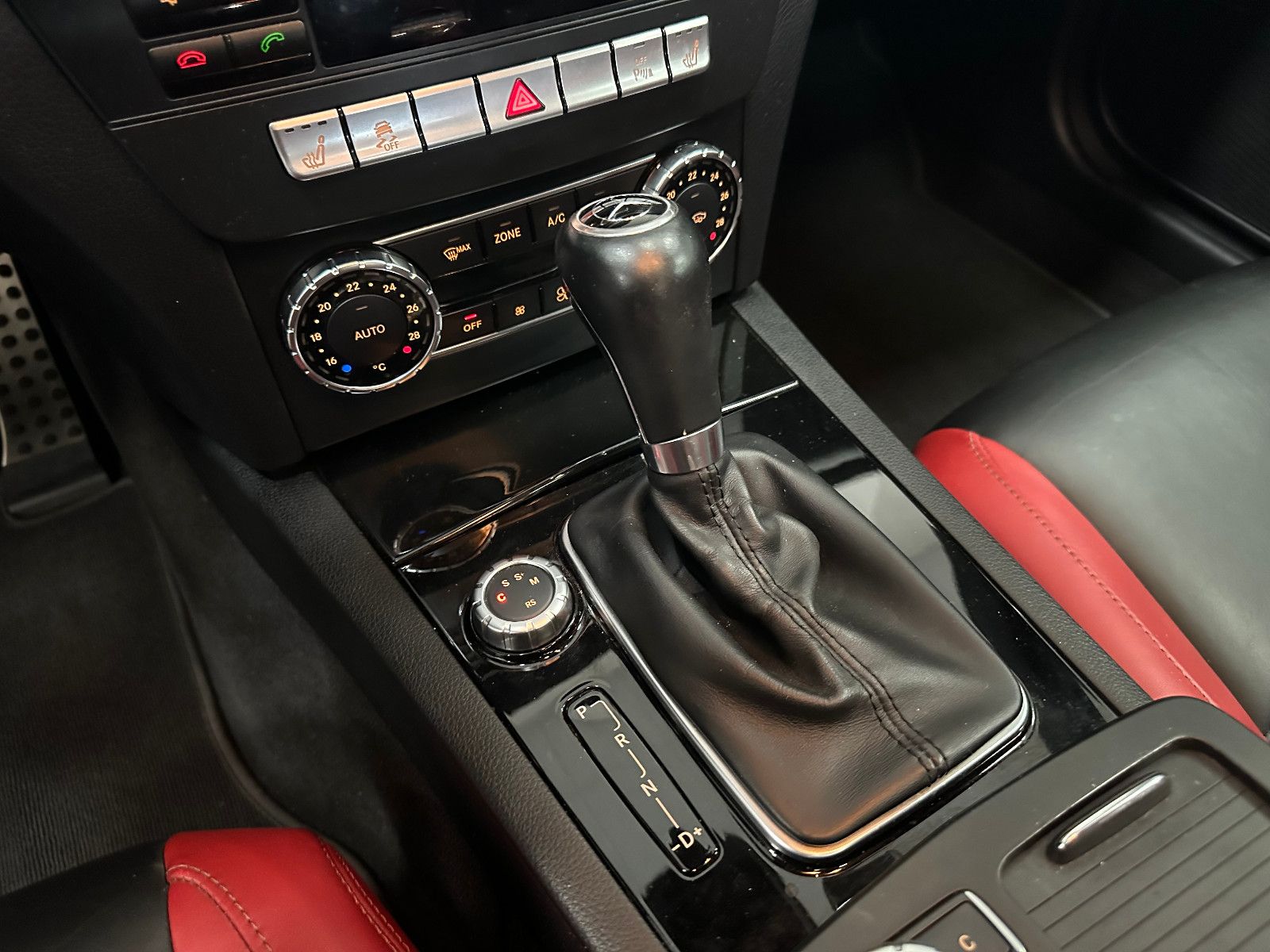 Fahrzeugabbildung Mercedes-Benz C 63 AMG Coupe*PANO*H&K*19"*BREMSE NEU*