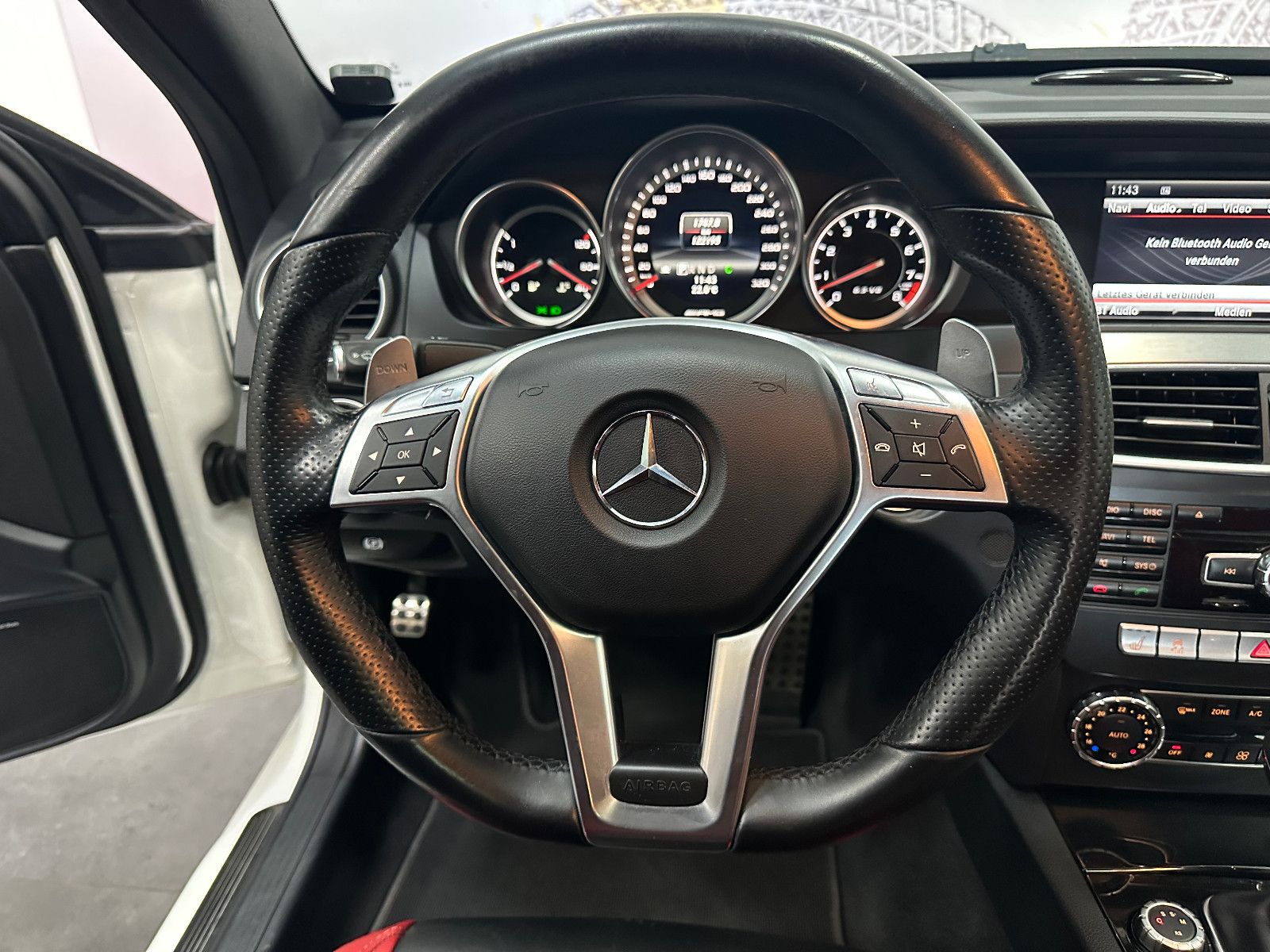 Fahrzeugabbildung Mercedes-Benz C 63 AMG Coupe*PANO*H&K*19"*BREMSE NEU*