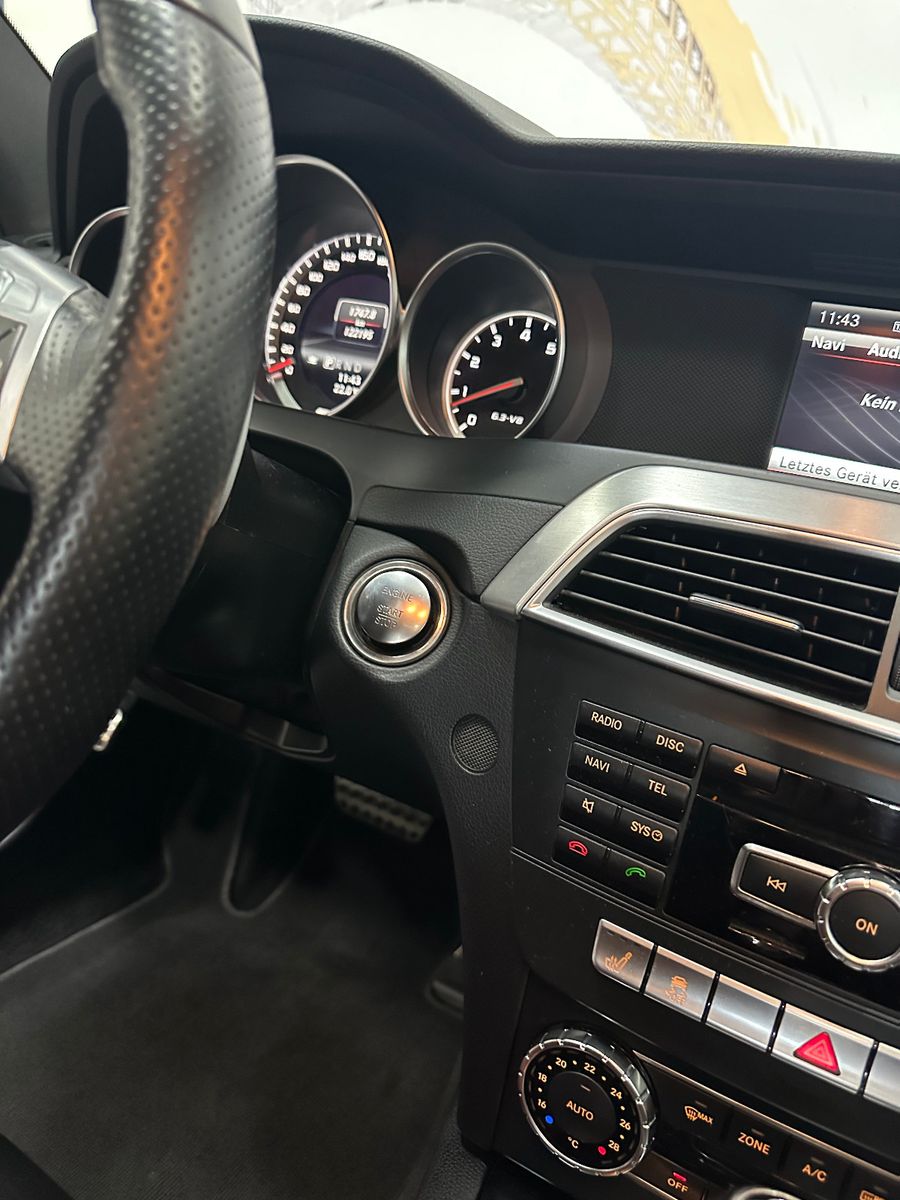 Fahrzeugabbildung Mercedes-Benz C 63 AMG Coupe*PANO*H&K*19"*BREMSE NEU*
