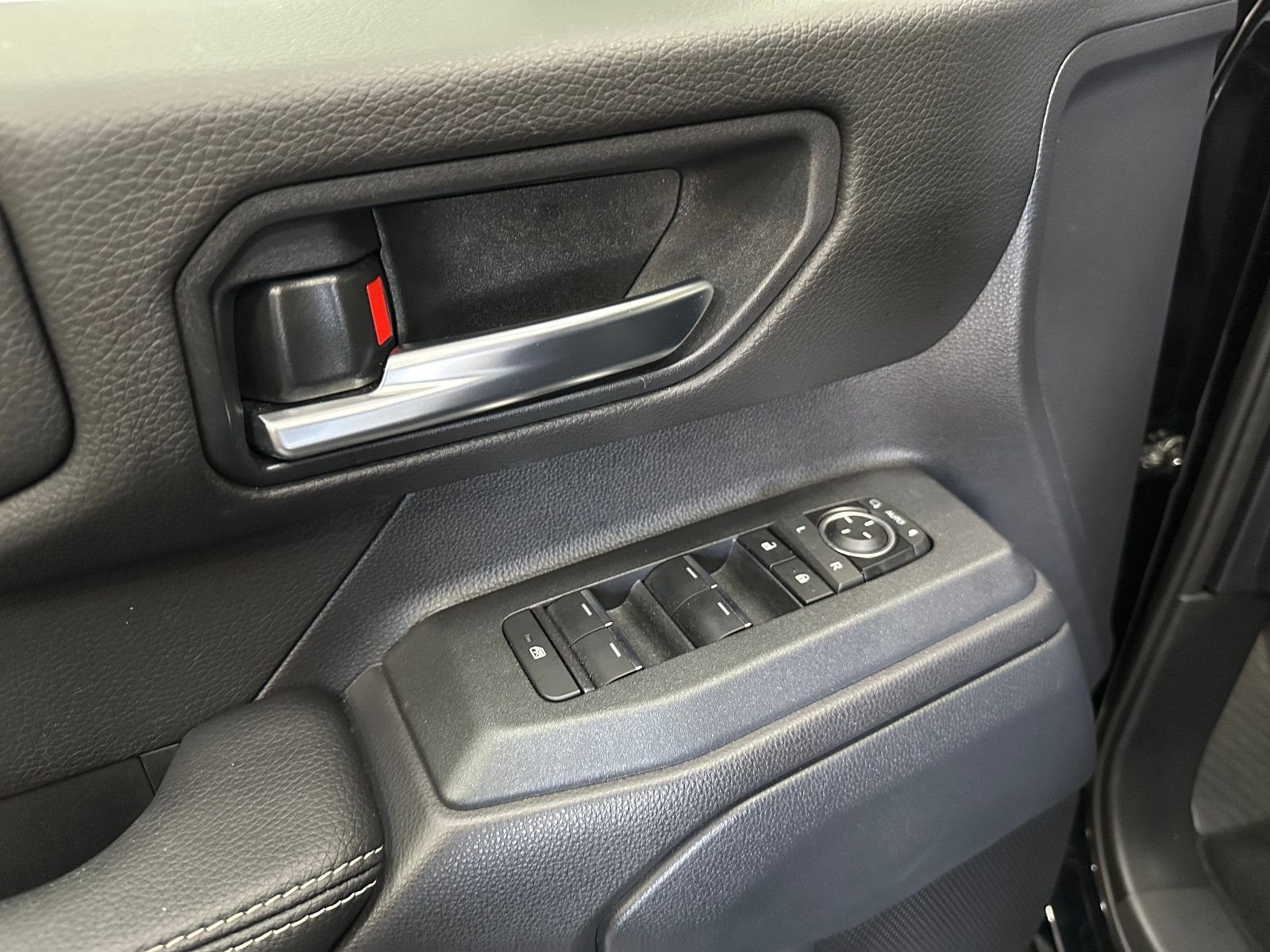 Fahrzeugabbildung Toyota Land Cruiser 2,8 D-4D 151 kW AWD Executive EXPOR