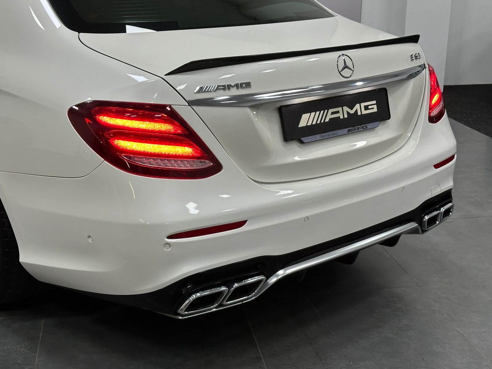 Fahrzeugabbildung Mercedes-Benz E 63 AMG 4Matic+ *3D BURMESTER*CARBON*VOLL*